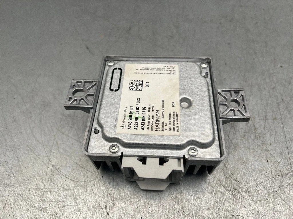 Mercedes-Benz EQA 2023 Amplificateur Audio A2439000401 image 4