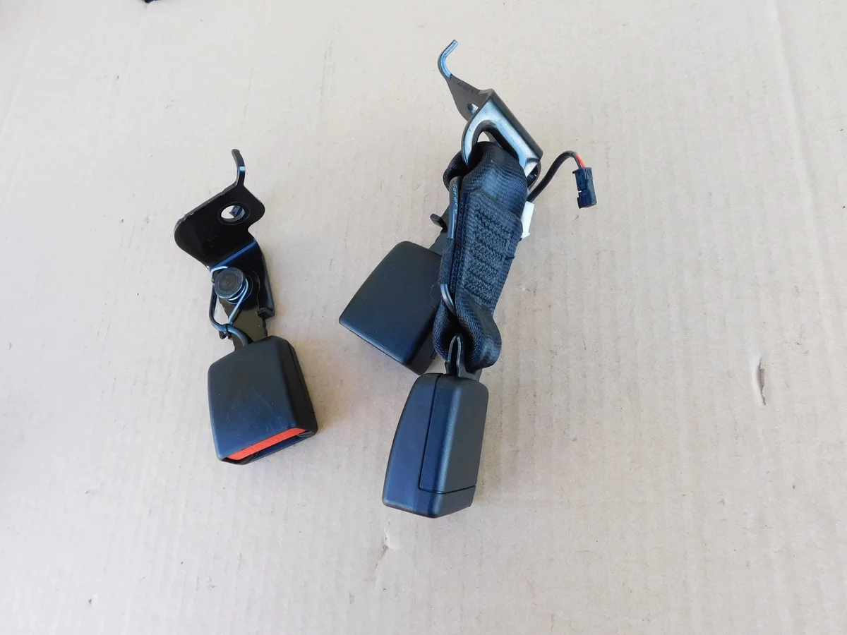 Gurtenschlösser hinten BMW X3 G01 G02 G08 image 3