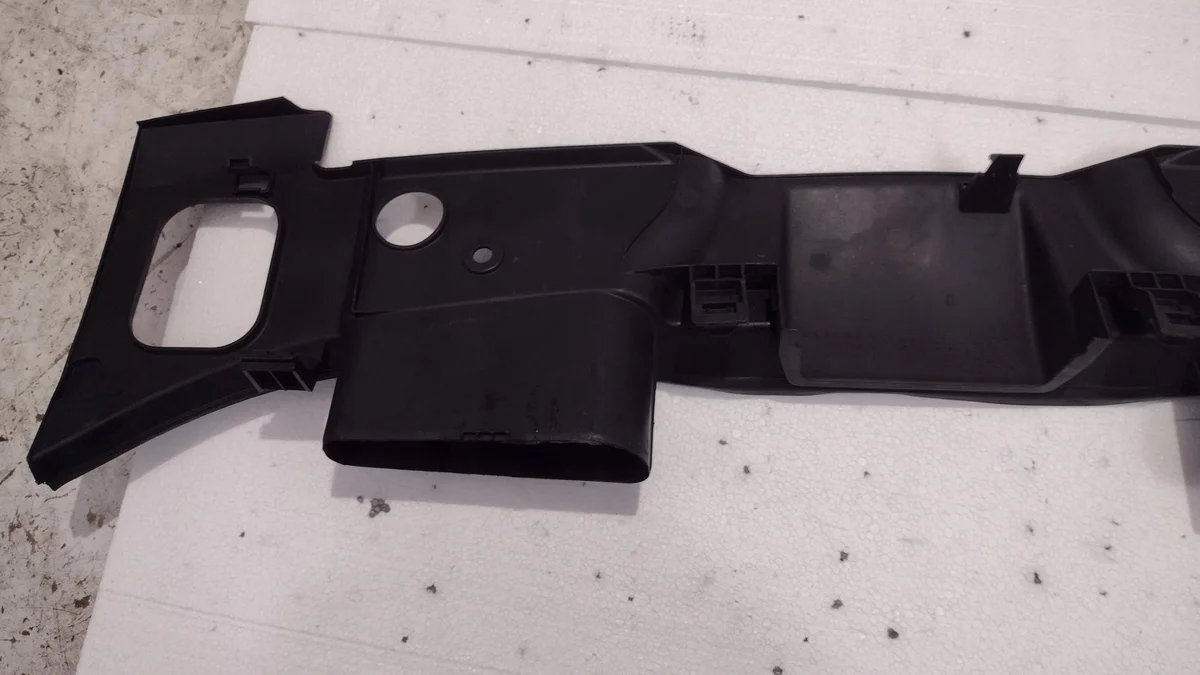 Abdeckung Frontblech Mercedes CLS W218 A2185000755 image 4