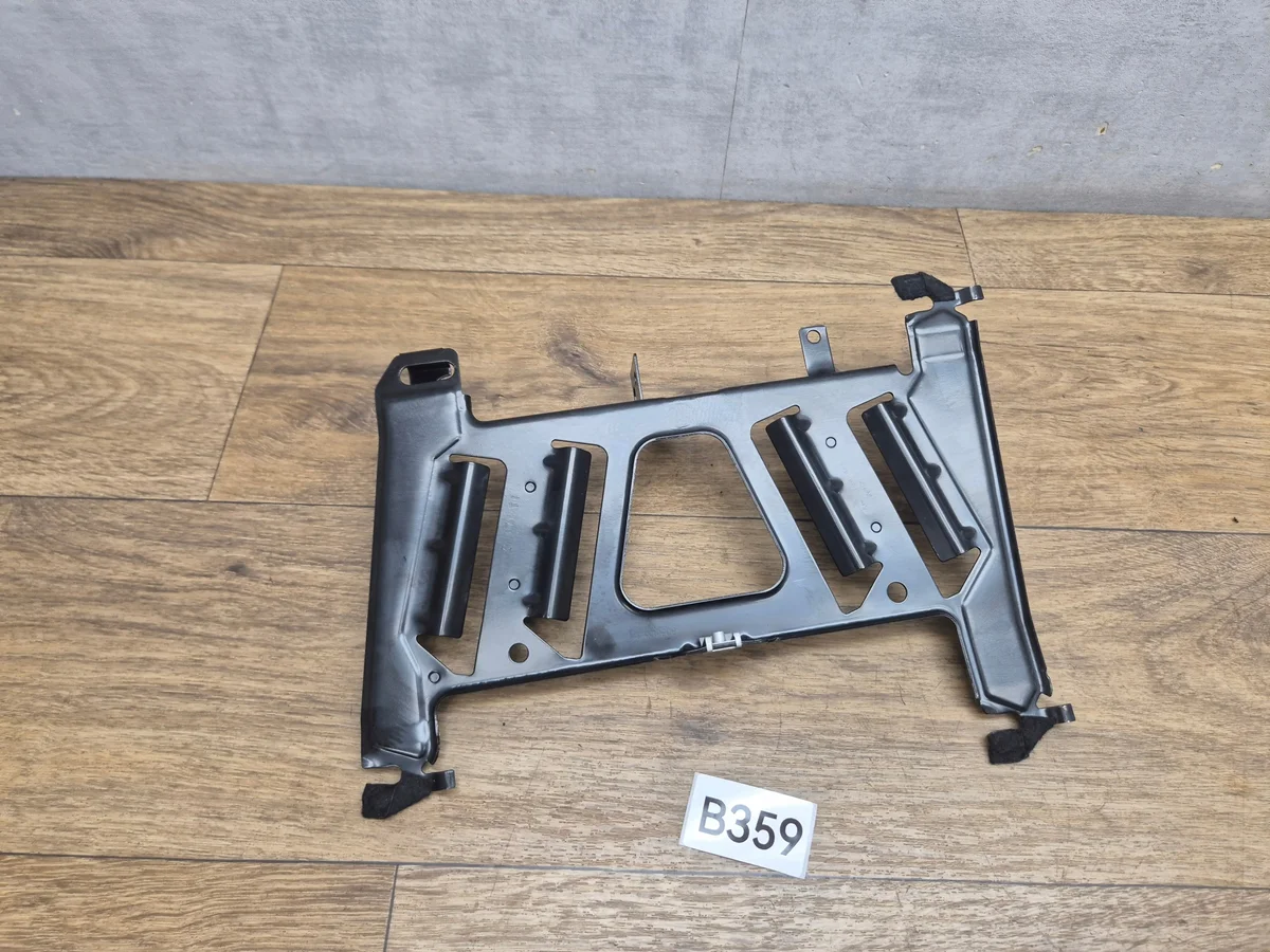BMW F30 F31 F32 F33 F36 F82 Harman Kardon Halter image 3