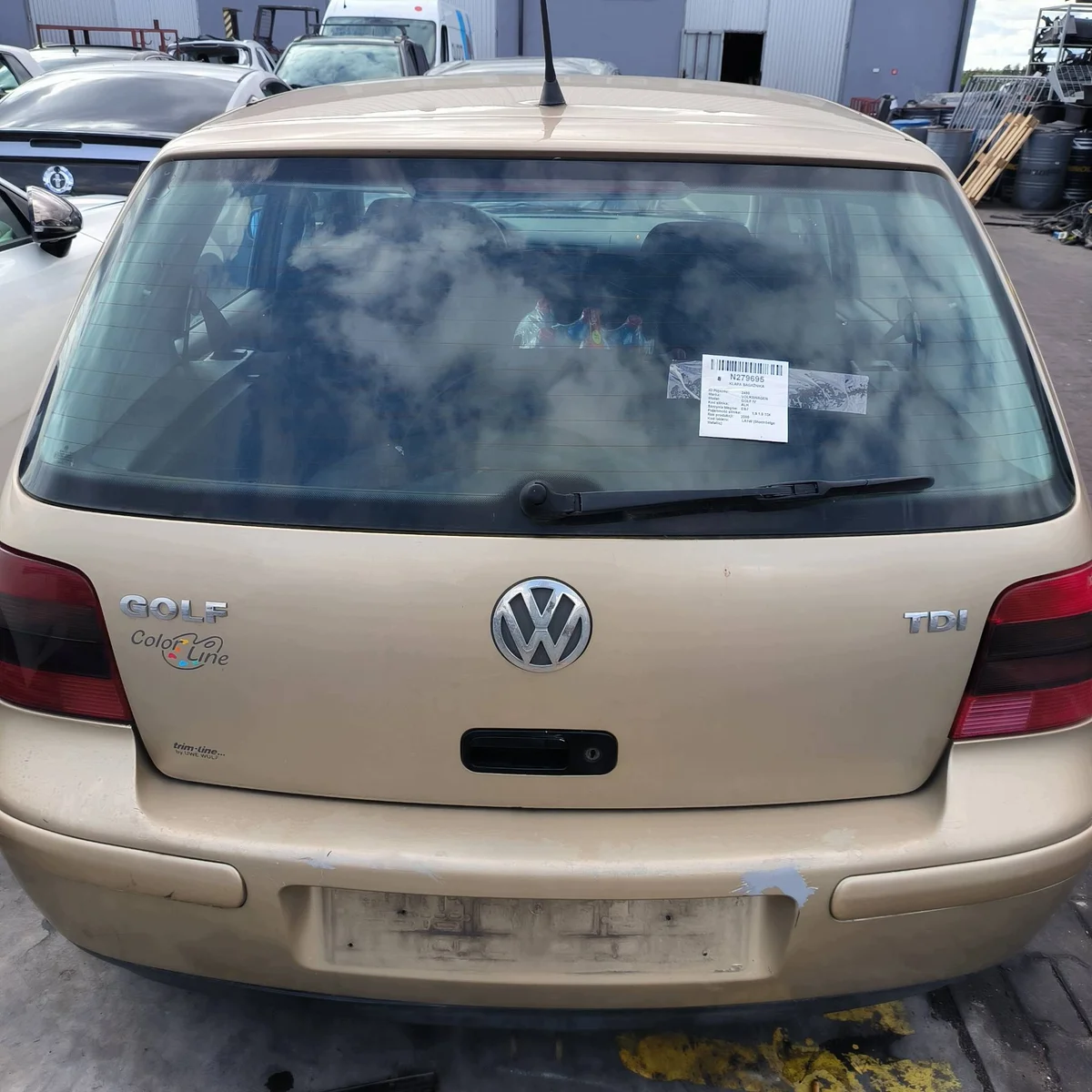 Tampa do porta-malas VW Golf IV 5D Usada