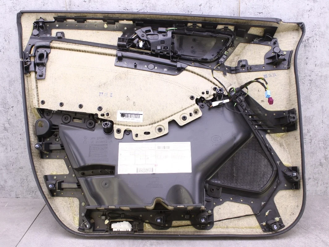 Mercedes B-Klass W246 dörrpanel höger fram image 9