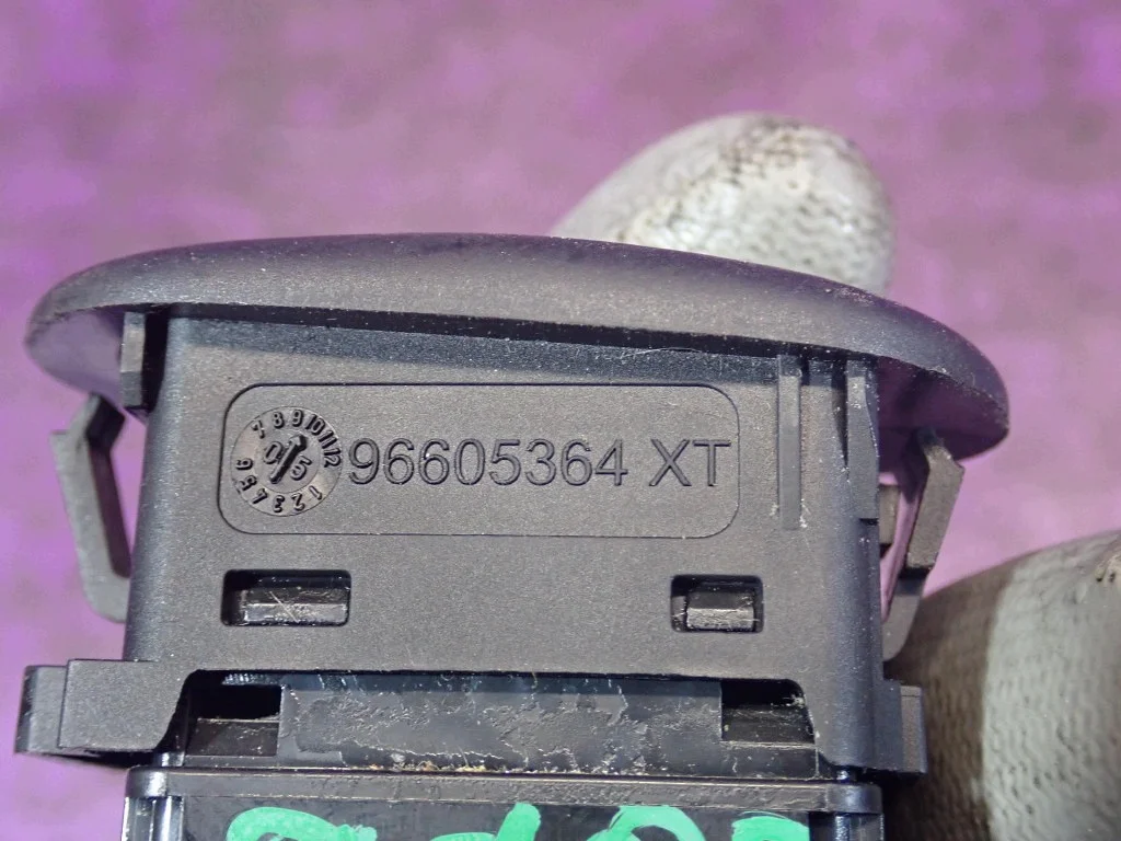Citroen C3 02-10 Window Switch 96605364XT image 5