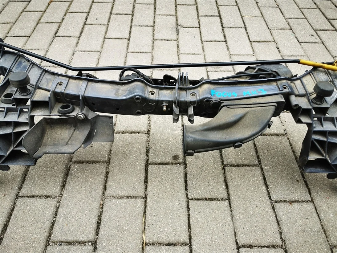 Ford Focus Mk3 Front Reinforcement Bar Used image 3