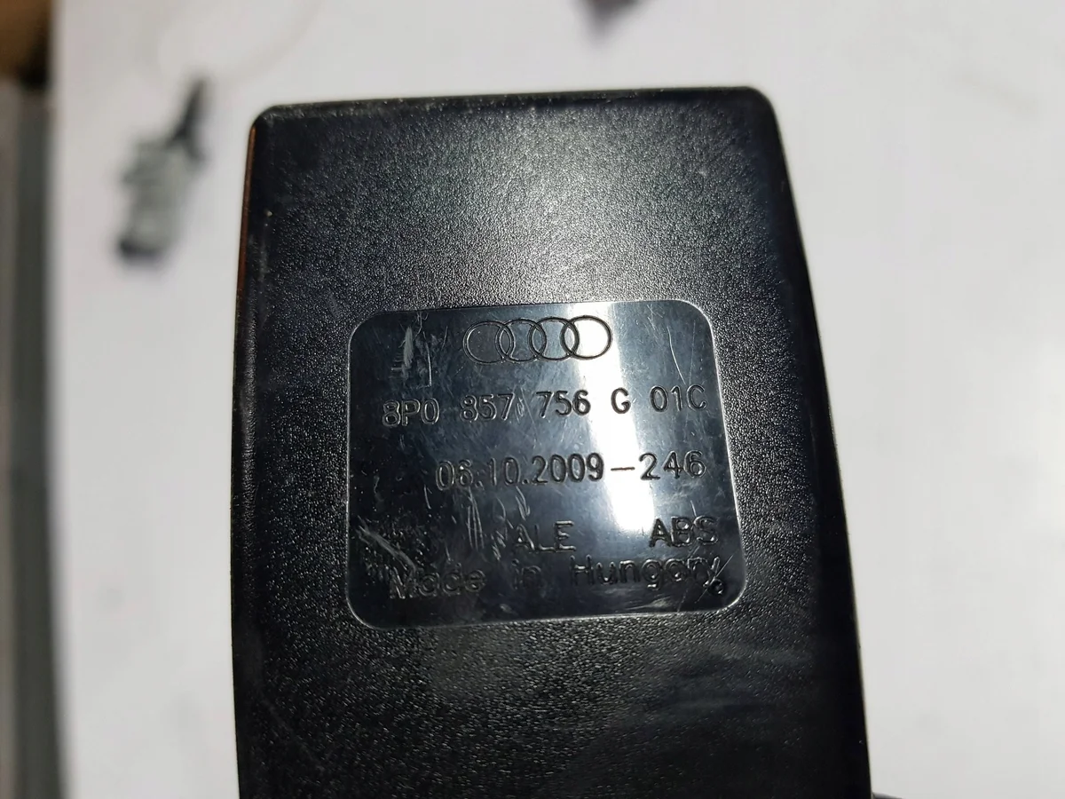 Audi A3 8P 03-12 turvavyön kiinnike oikea image 3