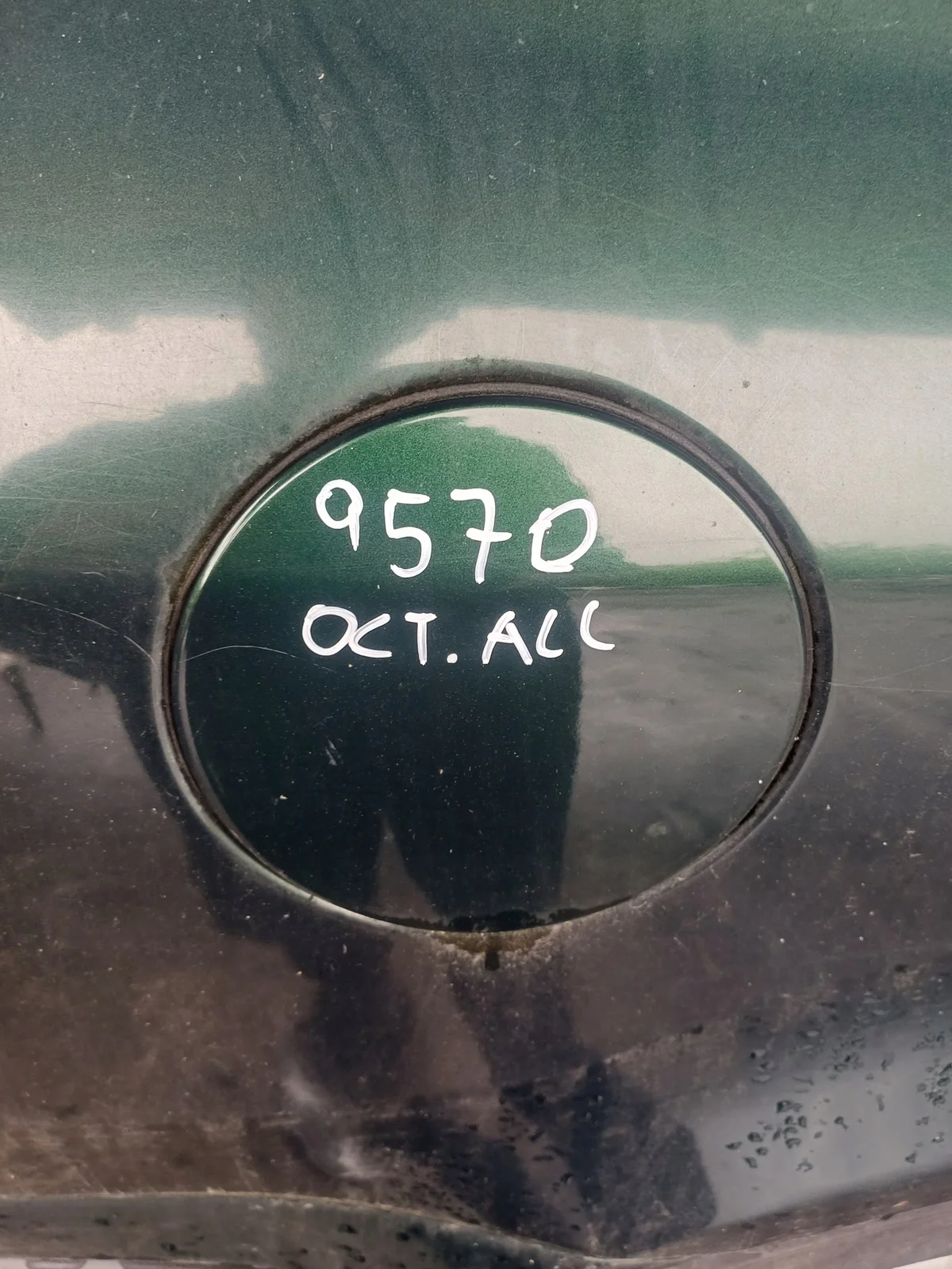 Polttoaineluukun kansi Skoda Octavia 1