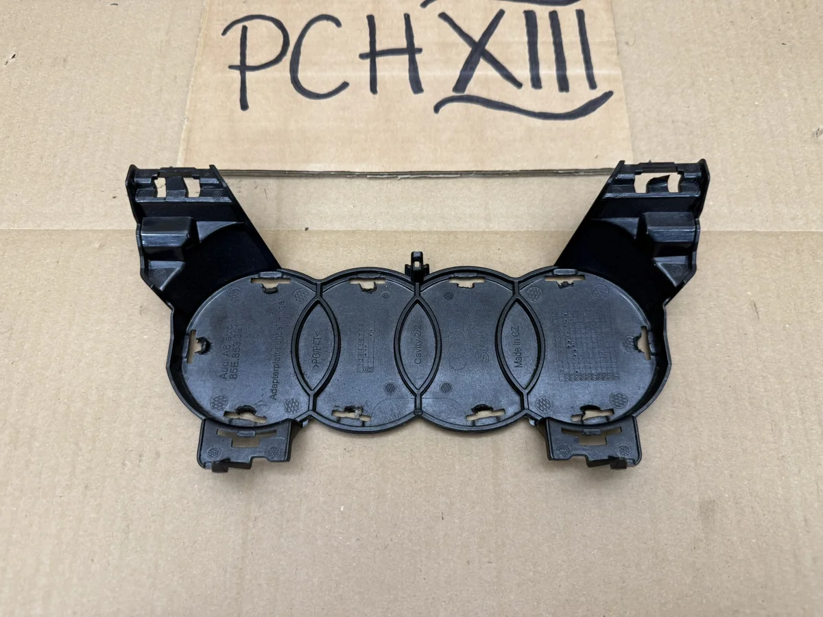 Audi A6 E-Tron 85E Suporte Emblema Grade Dianteira image 5