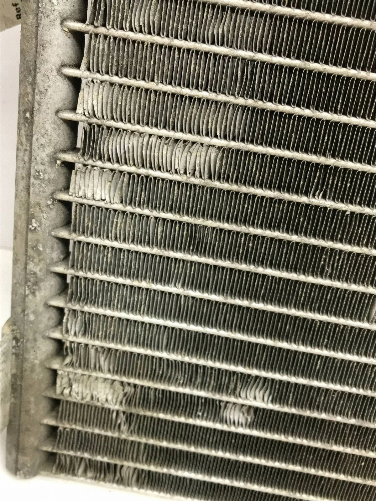Condenseur clim Renault 8200137650 image 9