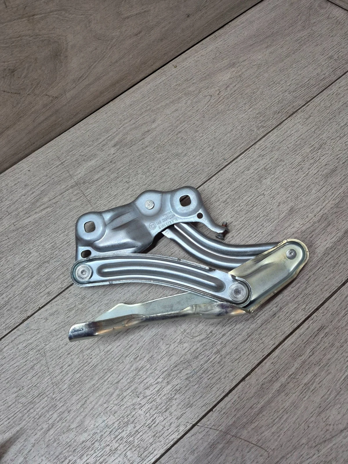 Scharnier Haube Links Skoda Enyaq 5LA823301B