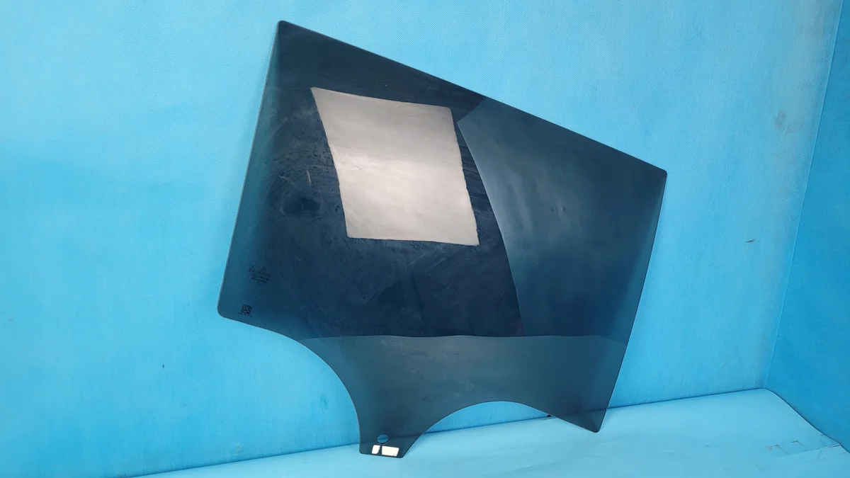 MERCEDES W206 C220 21r CRISTAL PUERTA DCHO TRASERO