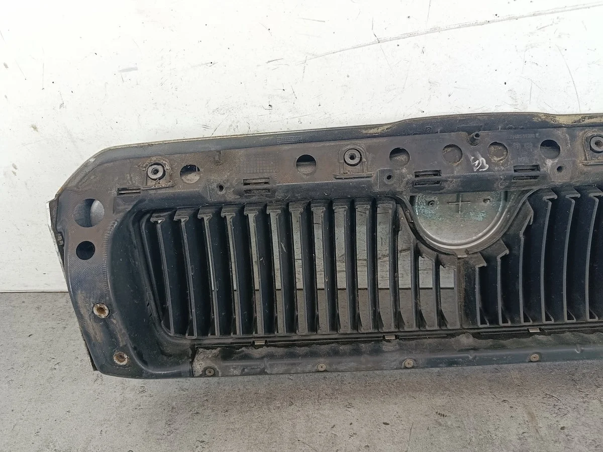 Grille Skoda Octavia I 1U0853651C Gebruikt image 3