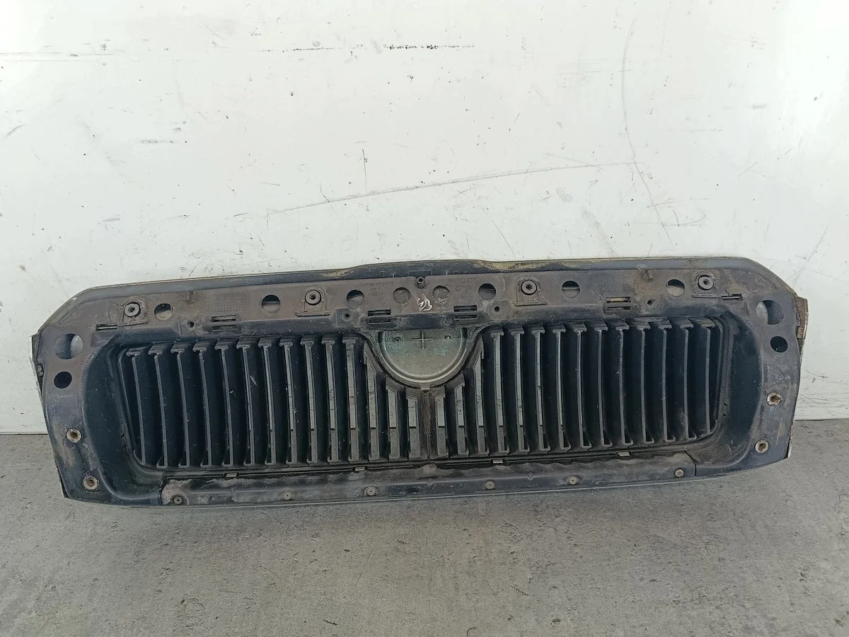 Grille Skoda Octavia I 1U0853651C Gebruikt image 4