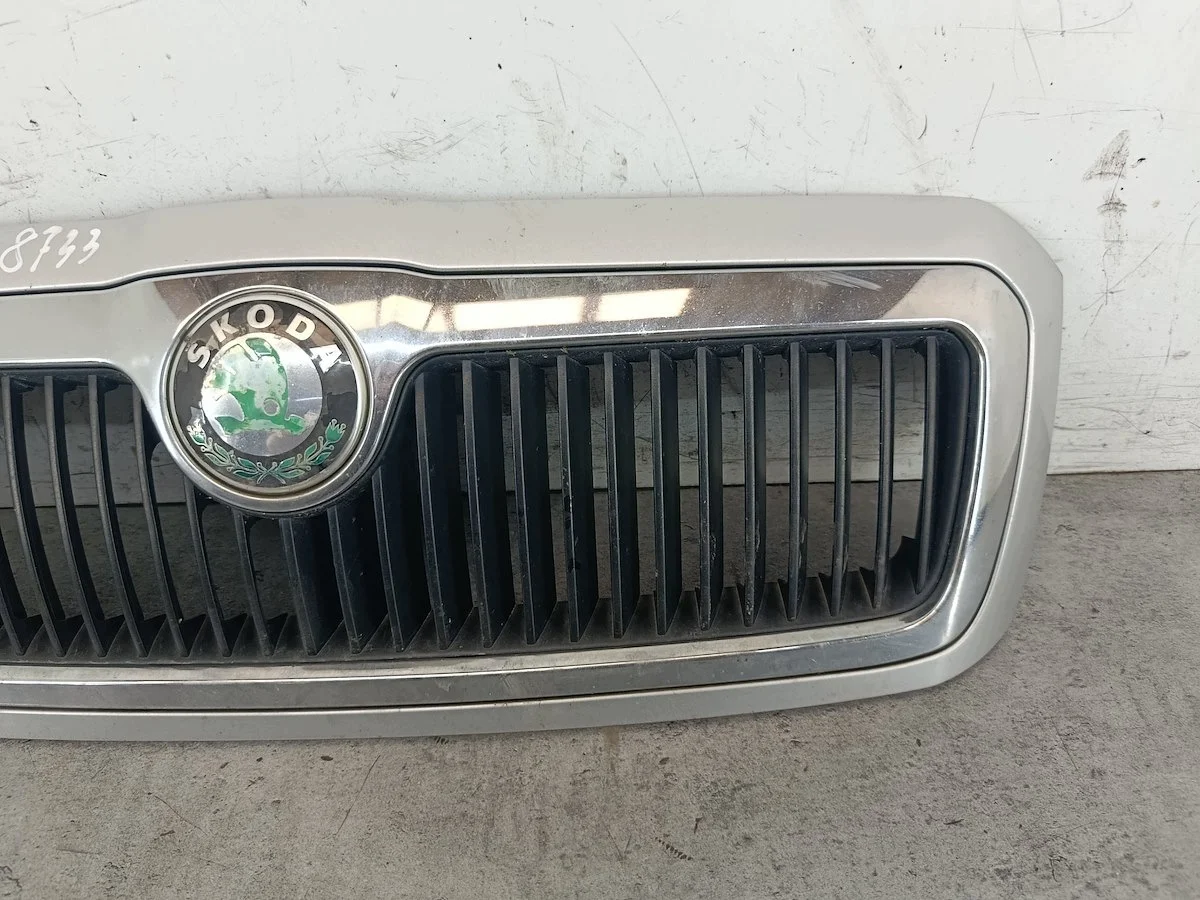 Grille Skoda Octavia I 1U0853651C Gebruikt image 5