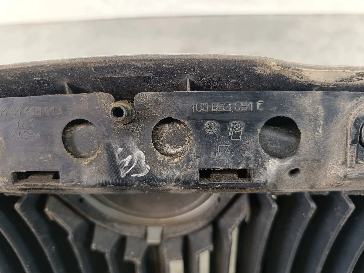 Grille Skoda Octavia I 1U0853651C Gebruikt image 7