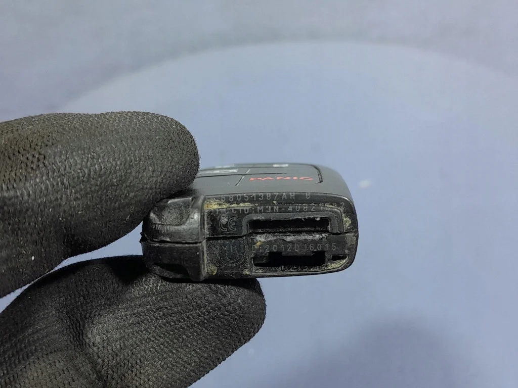 Dodge Challenger 15- avainpilotti L-303869-68051387AH image 6