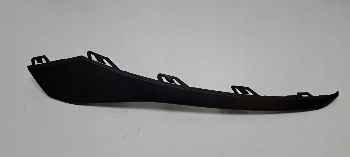 Audi A3 8Y LIFT Barra Spoiler Para-choque Direita