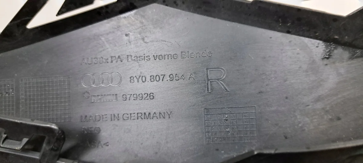 Audi A3 8Y Zierleiste Stoßfänger Rechts Vorne image 5