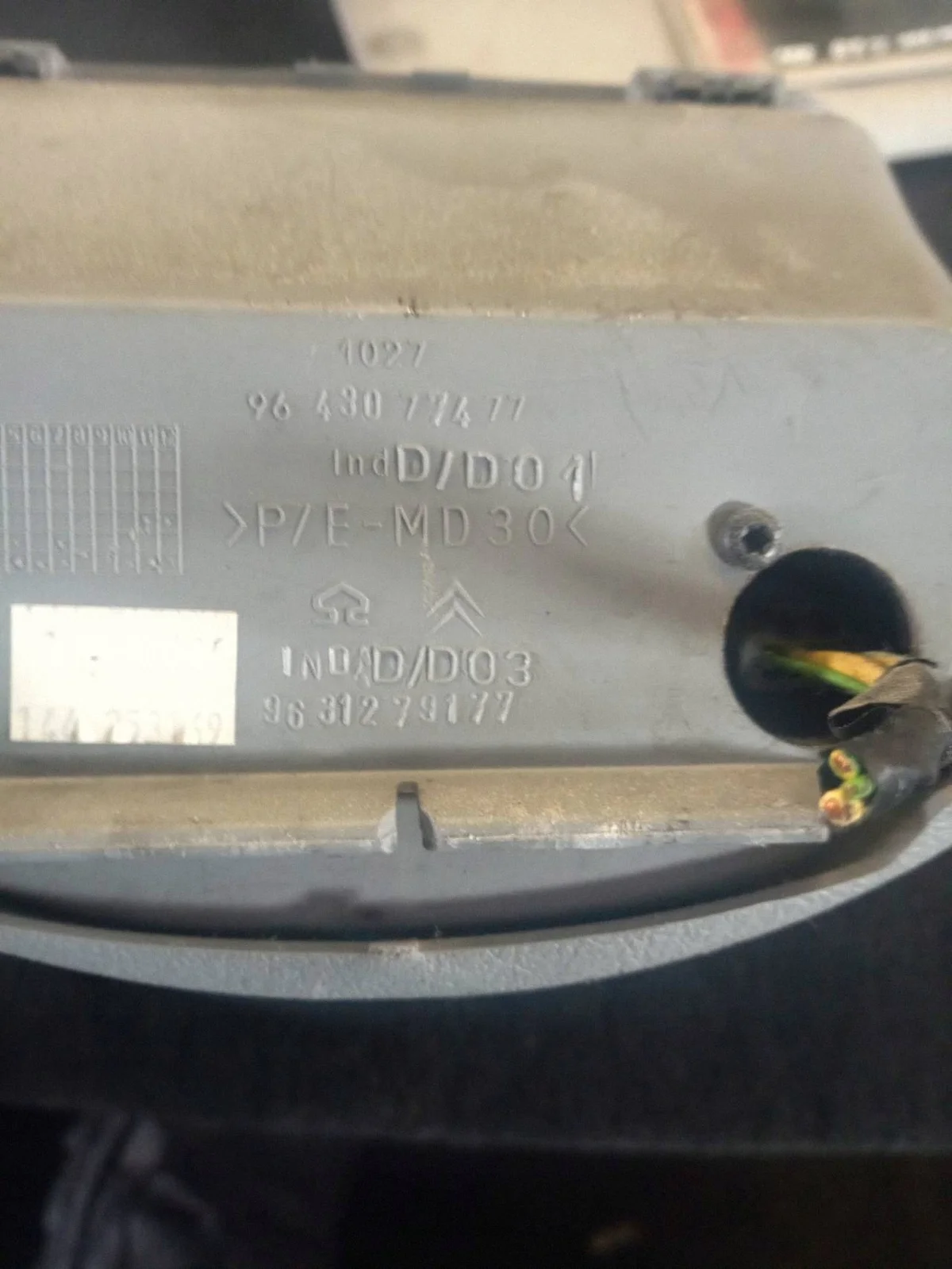 Citroen Mittunnel Förvaring OE 9643077477 image 3