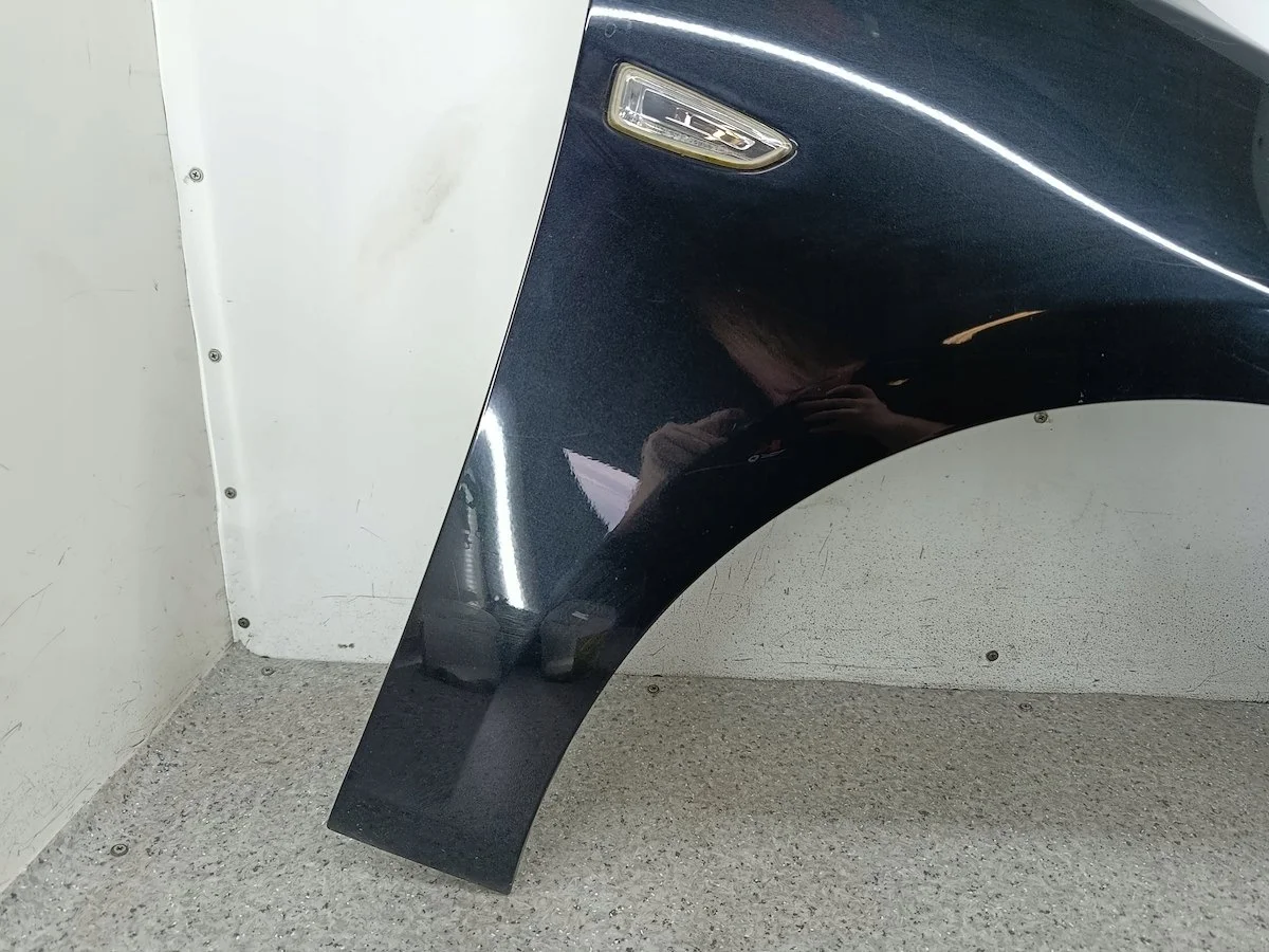 Opel Astra J etulokasuoja oikea käytetty image 4