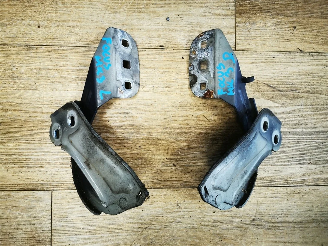 Ford Focus Mk3 konepellin saranat 2 kpl