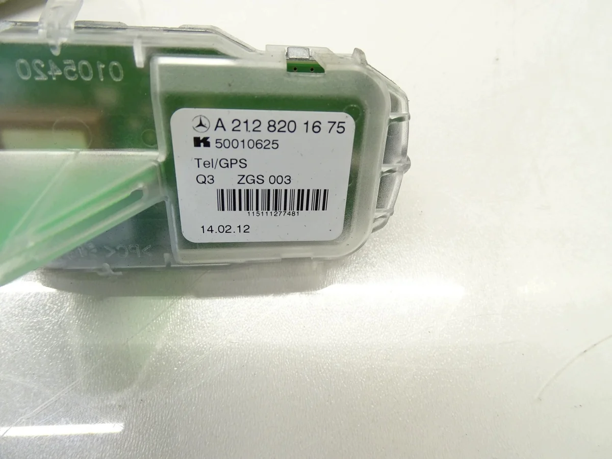 GPS Antenne Haifischflosse Mercedes W212 A2128270228 image 5