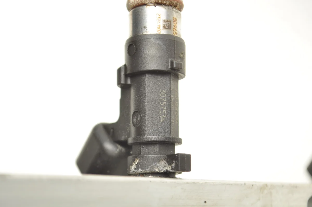 Riel Inyector Ford Mondeo MK4 0280158096 image 8