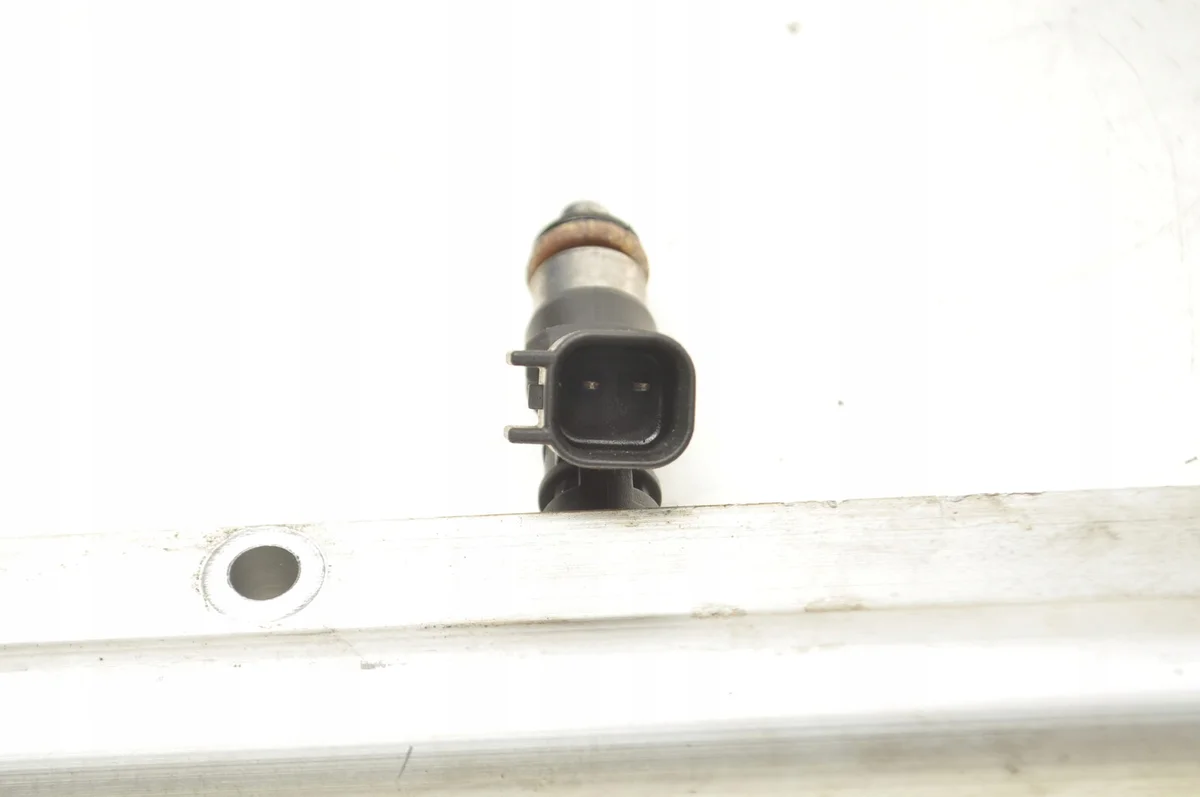 Riel Inyector Ford Mondeo MK4 0280158096 image 10