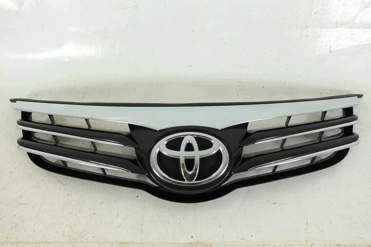 Grill Chrom Toyota Avensis T27 12-15