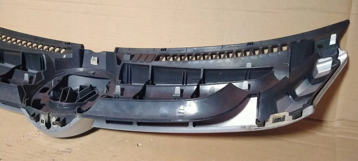 Griglia anteriore VW Golf V Plus (2004-2009) image 6