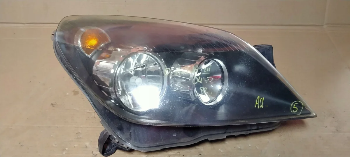 Opel Astra III Strålkastare Höger Fram Använd