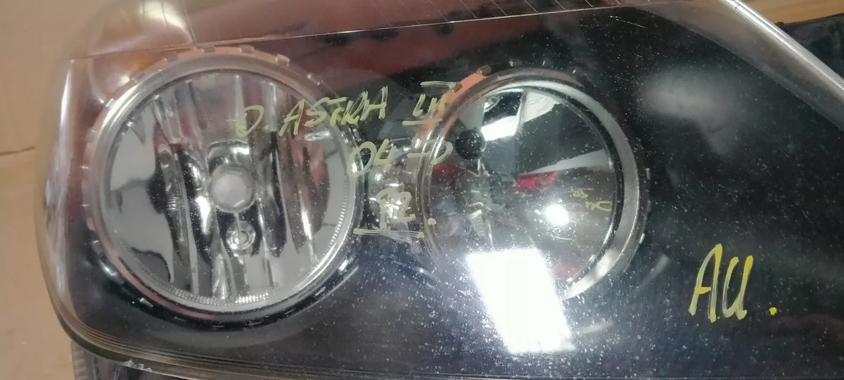 Opel Astra III Strålkastare Höger Fram Använd image 3