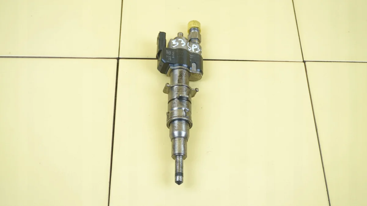 BMW 5 E60 E90 Injector 7585261 image 3