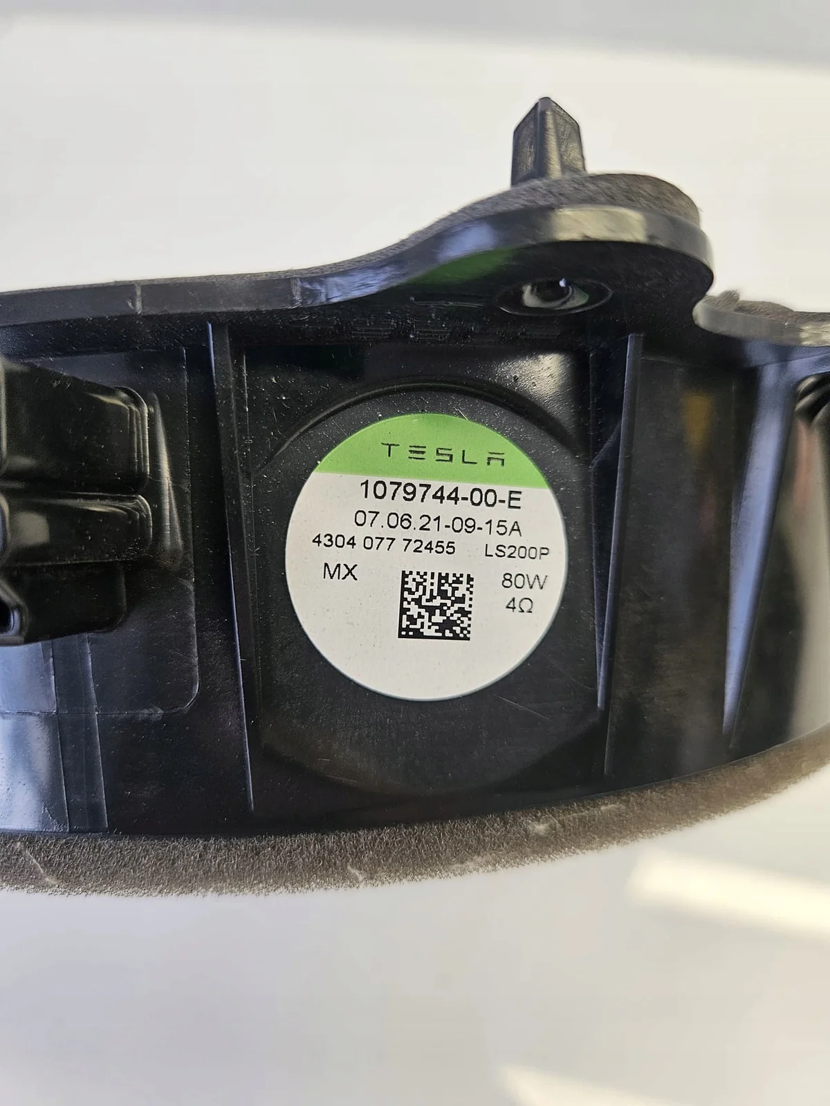 Högtalare fram Tesla Model 3 image 3