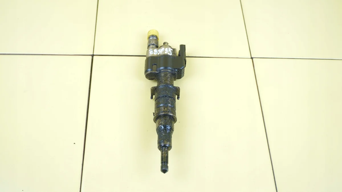 BMW 5 E60 E90 Injector 7585261 image 3