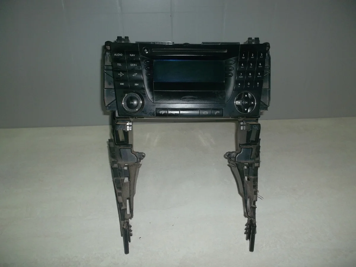 Mercedes E-Klasse W211 Navigation Kommand Radio