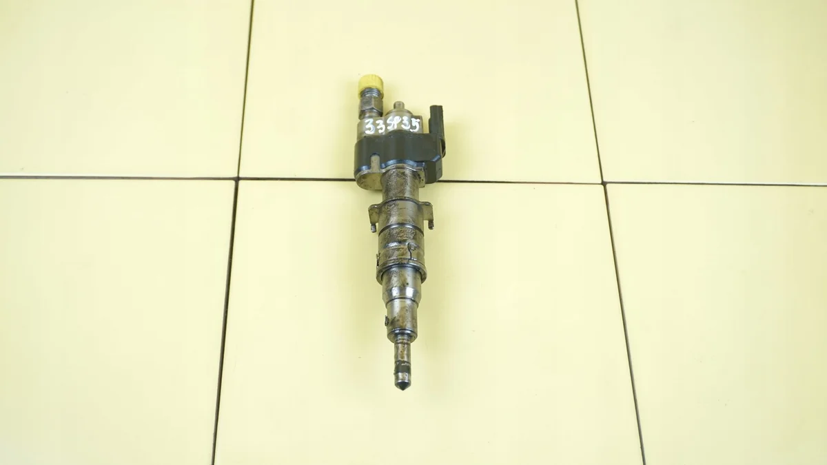 BMW 5 E60 E90 Injector 7585261 image 3