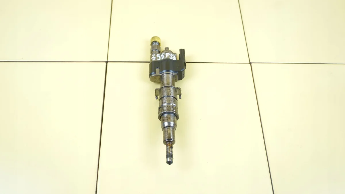 BMW 5 E60 E90 Injector 7585261 image 3