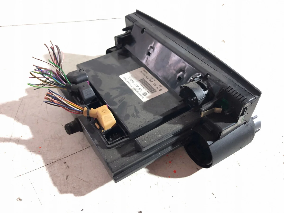 2005 VW Touareg Climate Control Panel 7L6907040L image 5