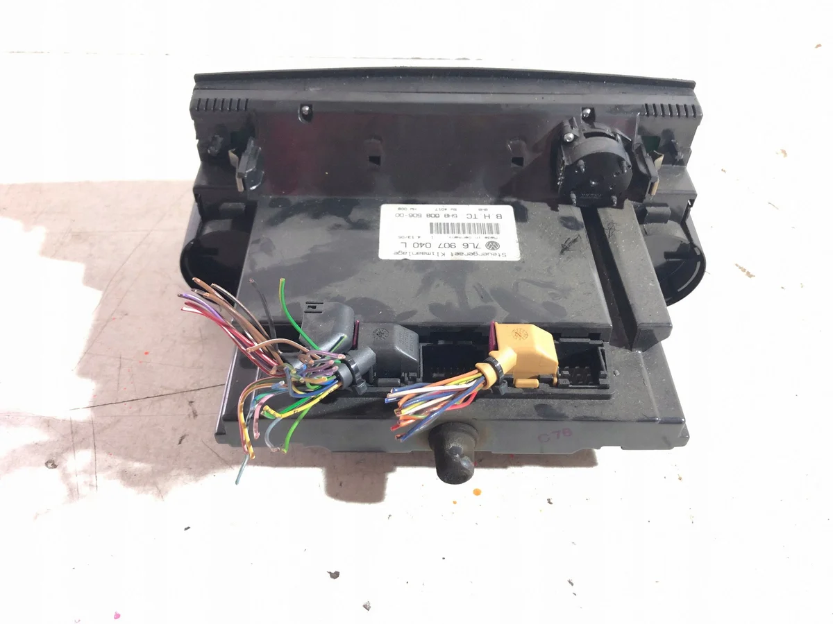 2005 VW Touareg Climate Control Panel 7L6907040L image 6