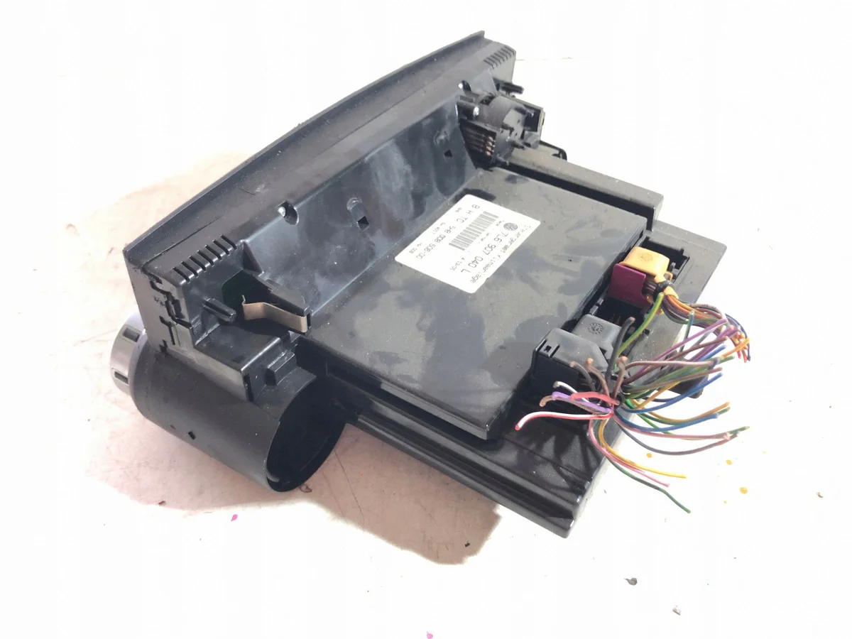 2005 VW Touareg Climate Control Panel 7L6907040L image 7