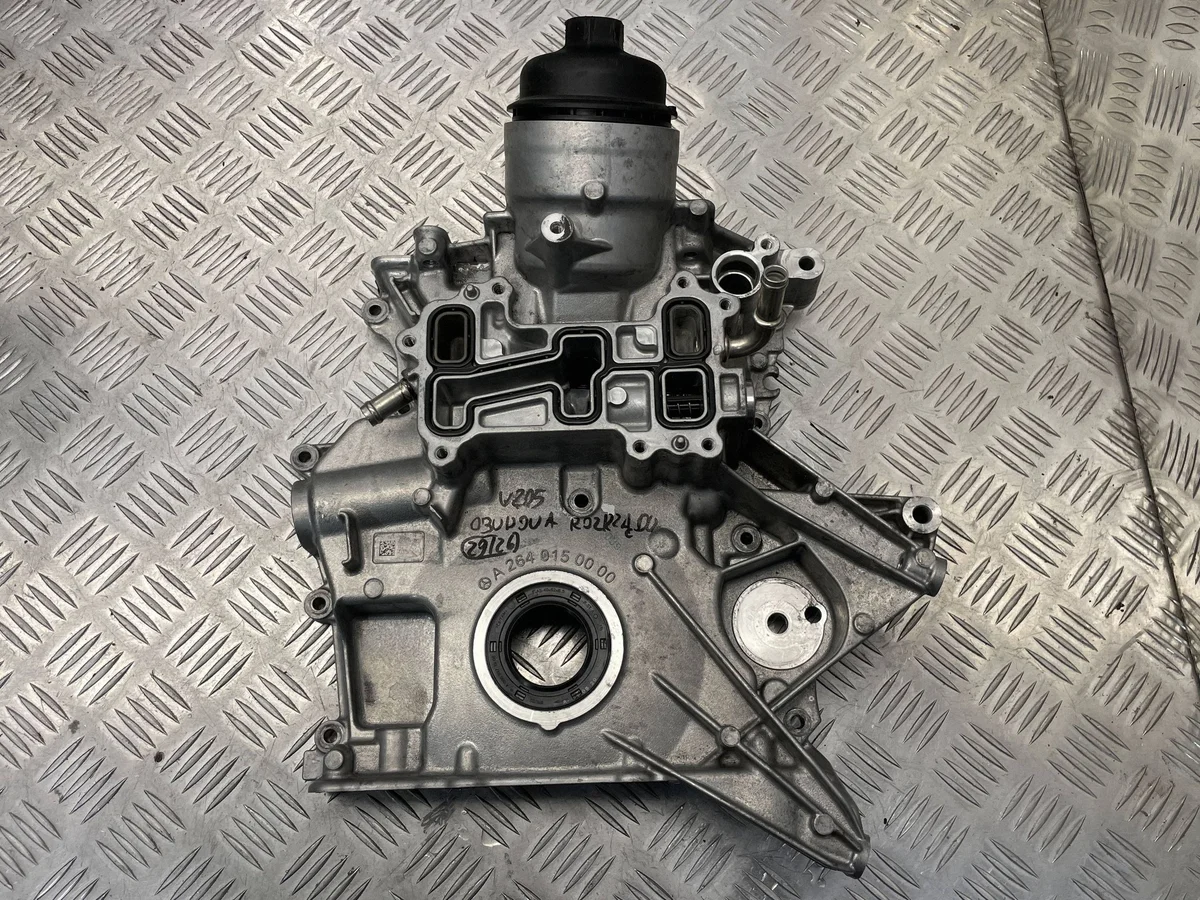 Mercedes W205 Deksel Distributie A2640150000 image 3
