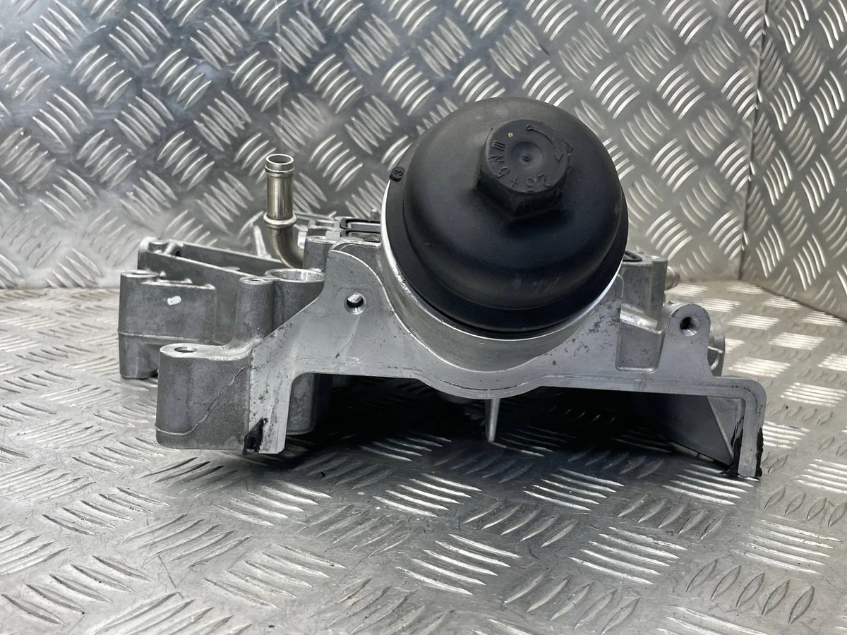 Mercedes W205 Deksel Distributie A2640150000 image 7