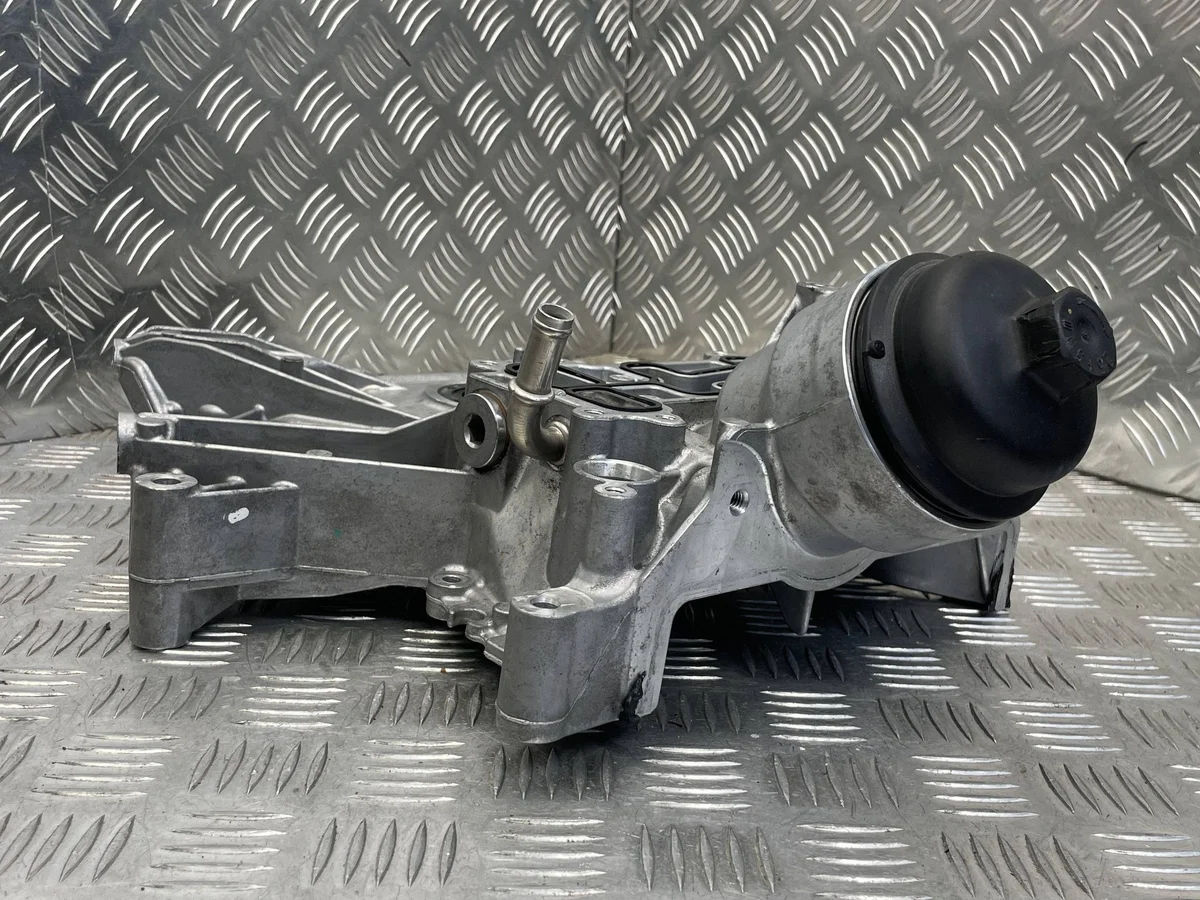 Mercedes W205 Deksel Distributie A2640150000 image 8