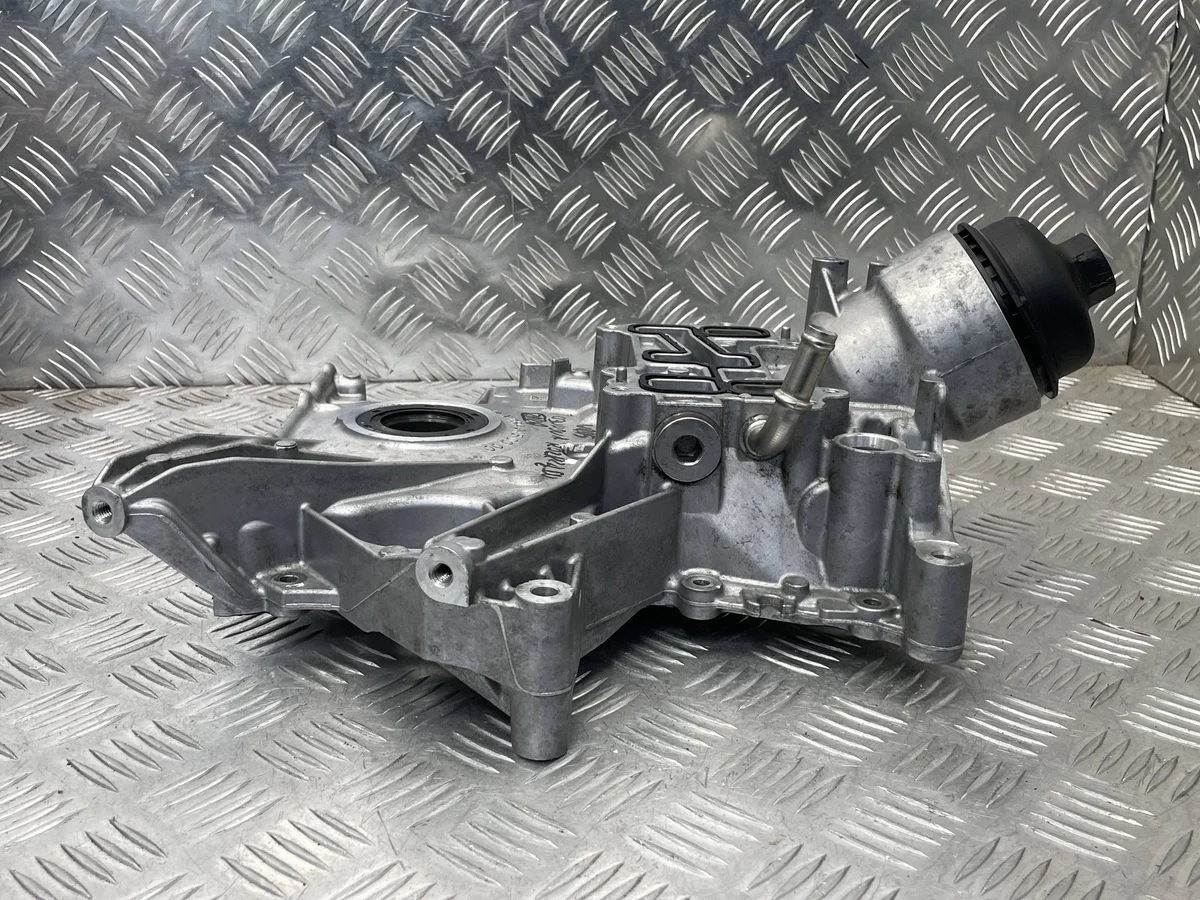 Mercedes W205 Deksel Distributie A2640150000 image 9