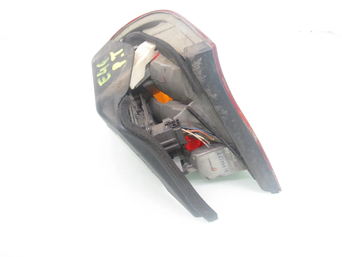 Feu arrière droit BMW E46 LIFT A1106712-LAMPA image 4