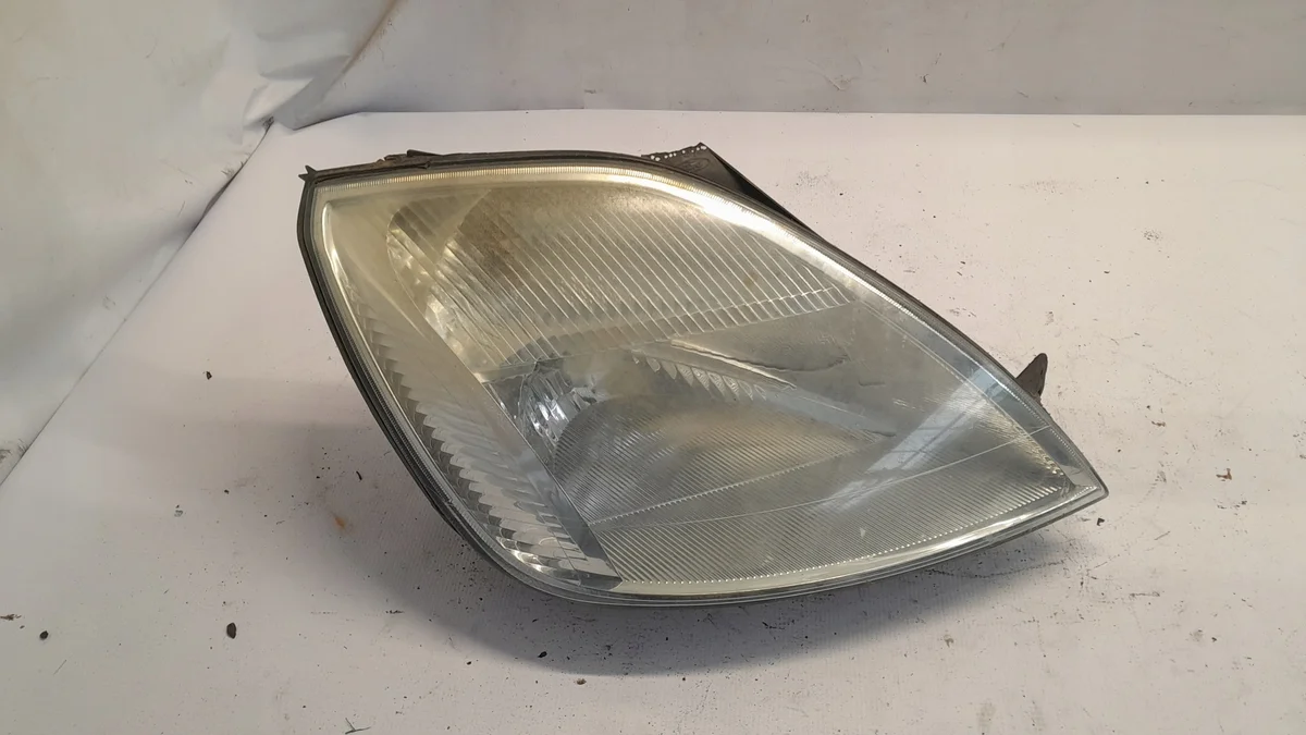 Ford Fiesta V Mk5 ajovalo oikea etu