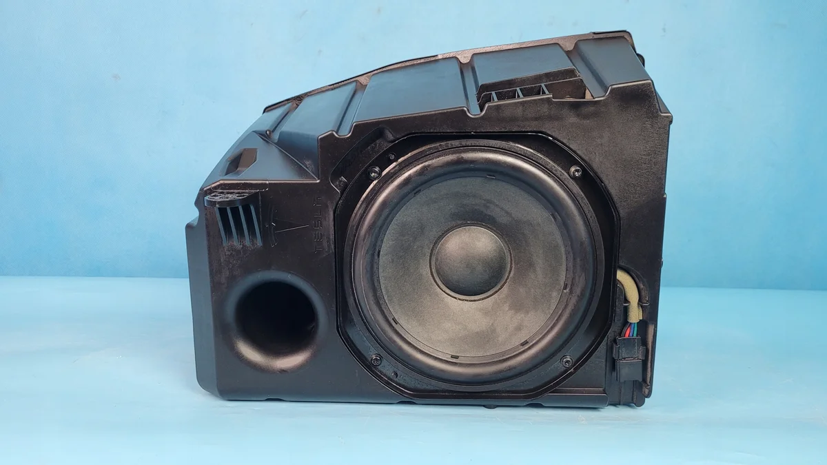 Tesla Model 3 21r Subwoofer Usato