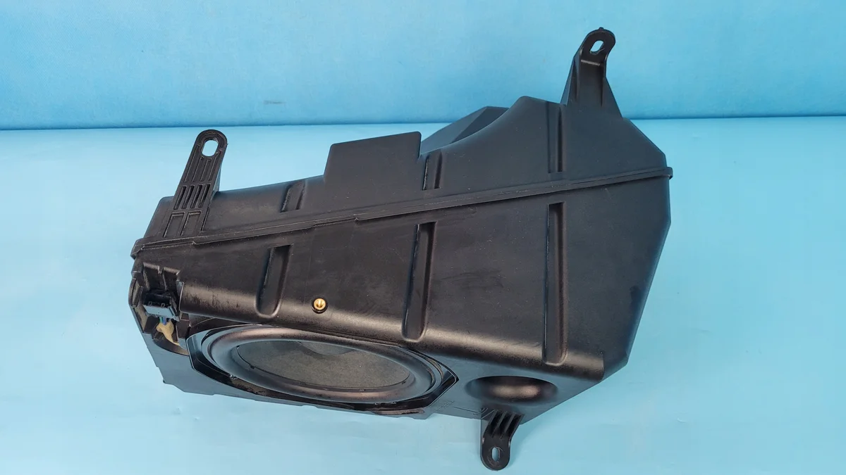 Tesla Model 3 subwoofer 1079746-00-D image 9