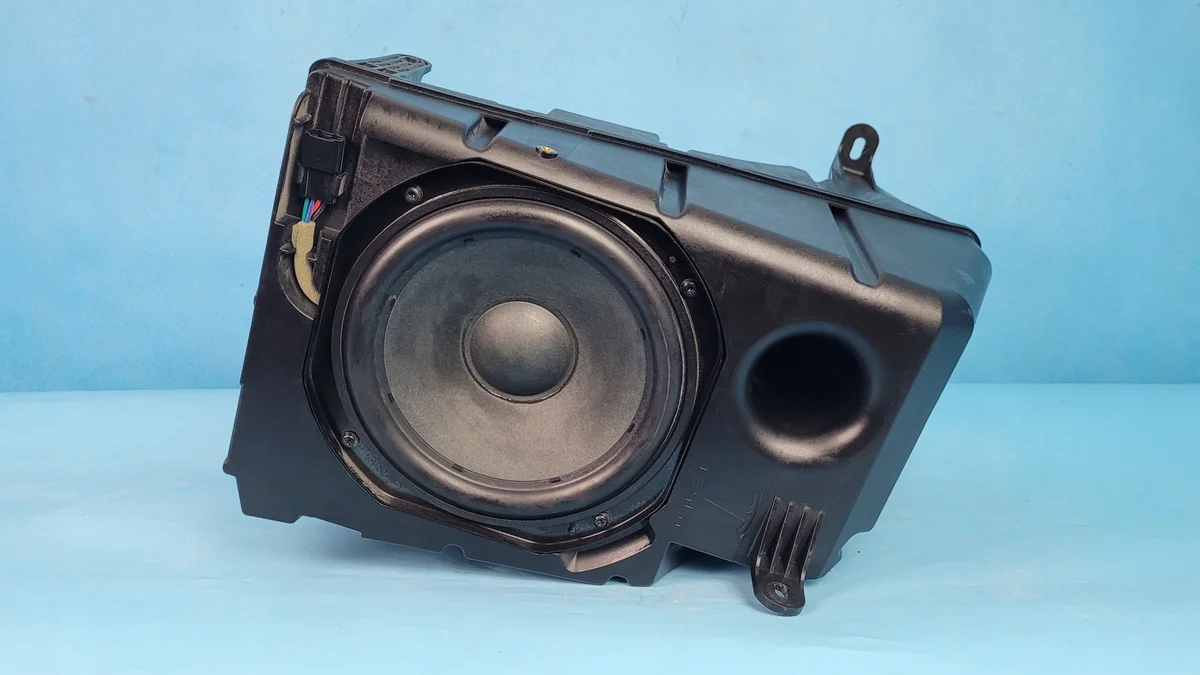 Tesla Model 3 subwoofer 1079746-00-D image 10