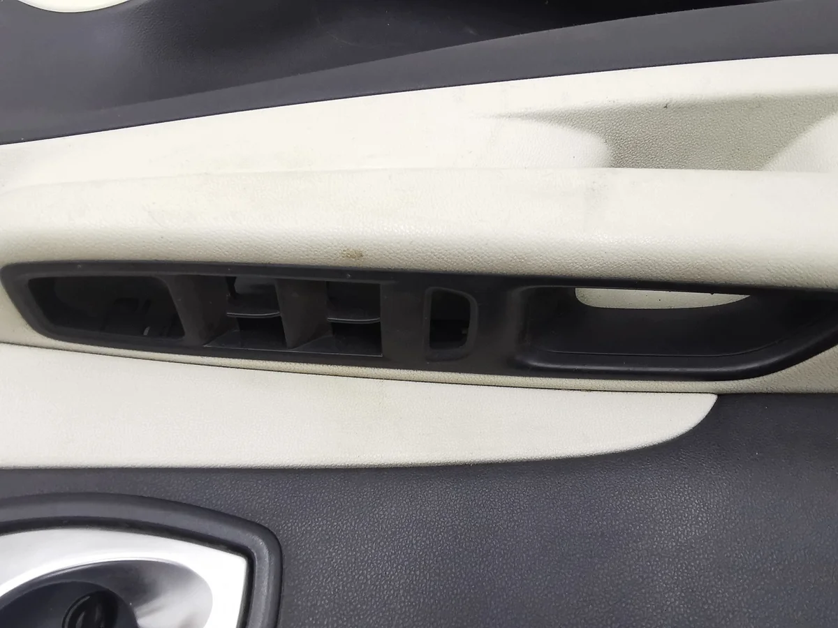 Renault Captur Door Panel Left Front Used image 7